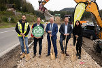 Aleksandar Simic (Bauleiter PORR Knittelfeld), BBL-Chef Bernd Pitner, LH-Stv. Anton Lang, Bgm. Mario Abl und Projektleiterin Dorothea Gasperl (v.l.). © Land Steiermark/Zick